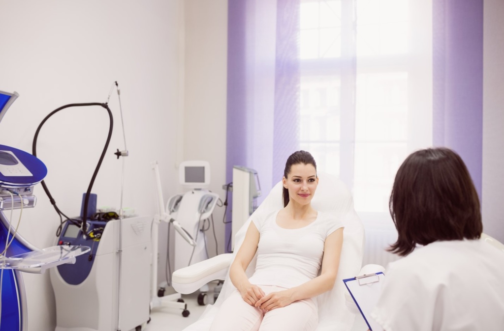 03-dermatologist-female-patient-interacting-with-each-other.jpg